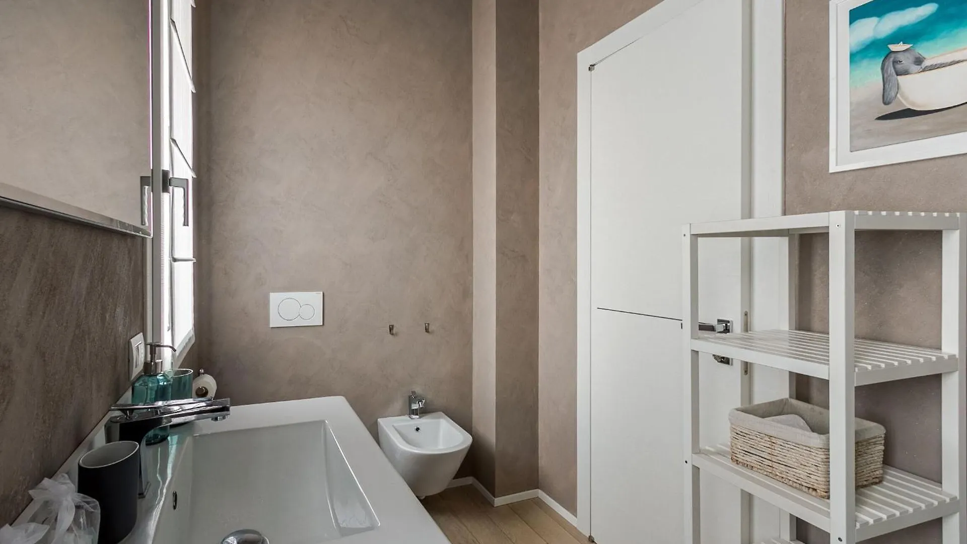 Palazzo Visconti Di Modrone, Two Beautiful City Apartments By Halldis Milan