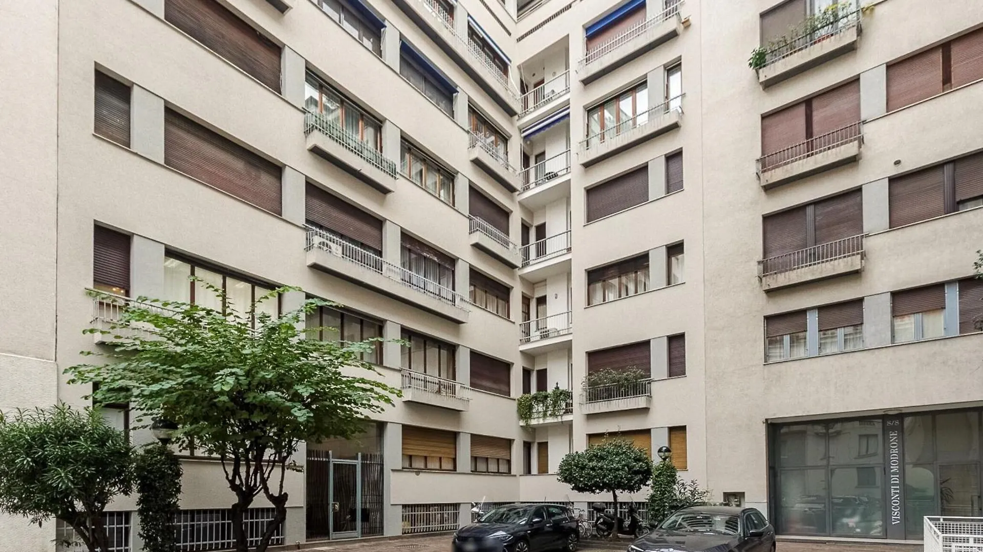 Palazzo Visconti Di Modrone, Two Beautiful City Apartments By Halldis Milan Italy