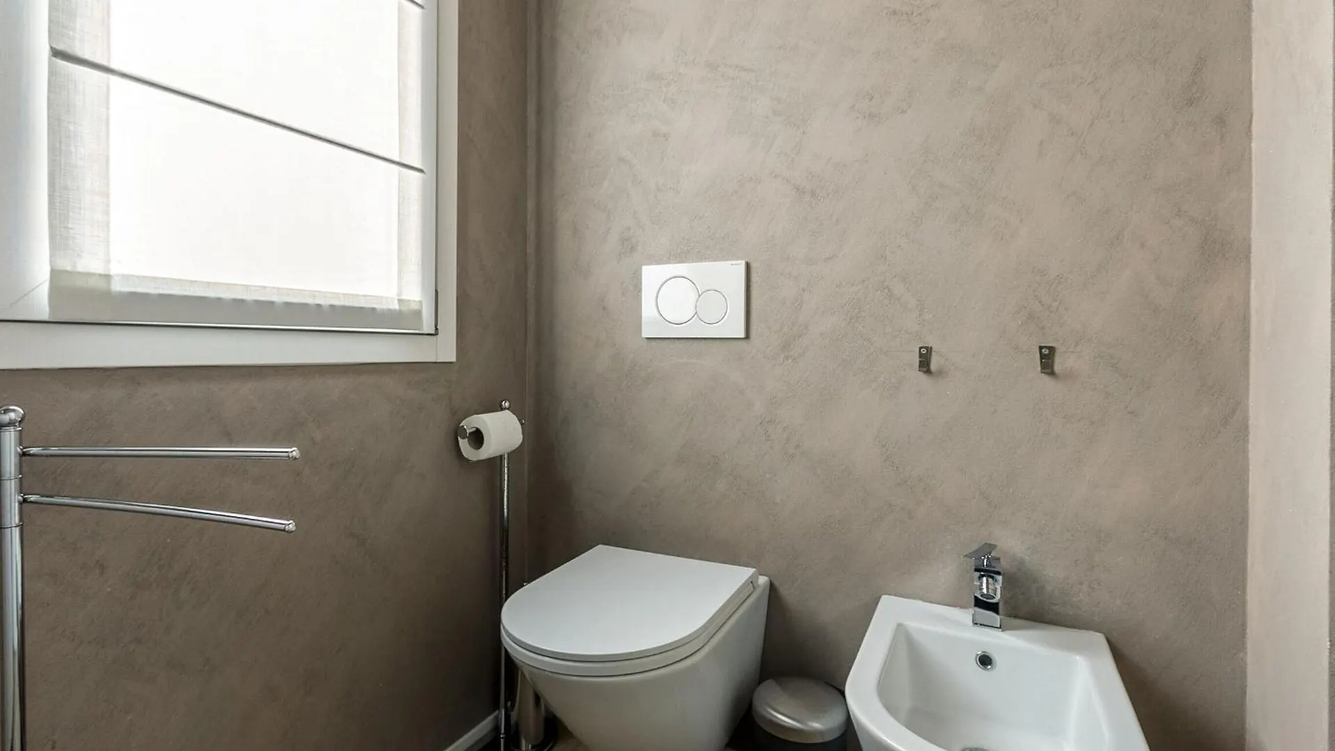Palazzo Visconti Di Modrone, Two Beautiful City Apartments By Halldis Milan