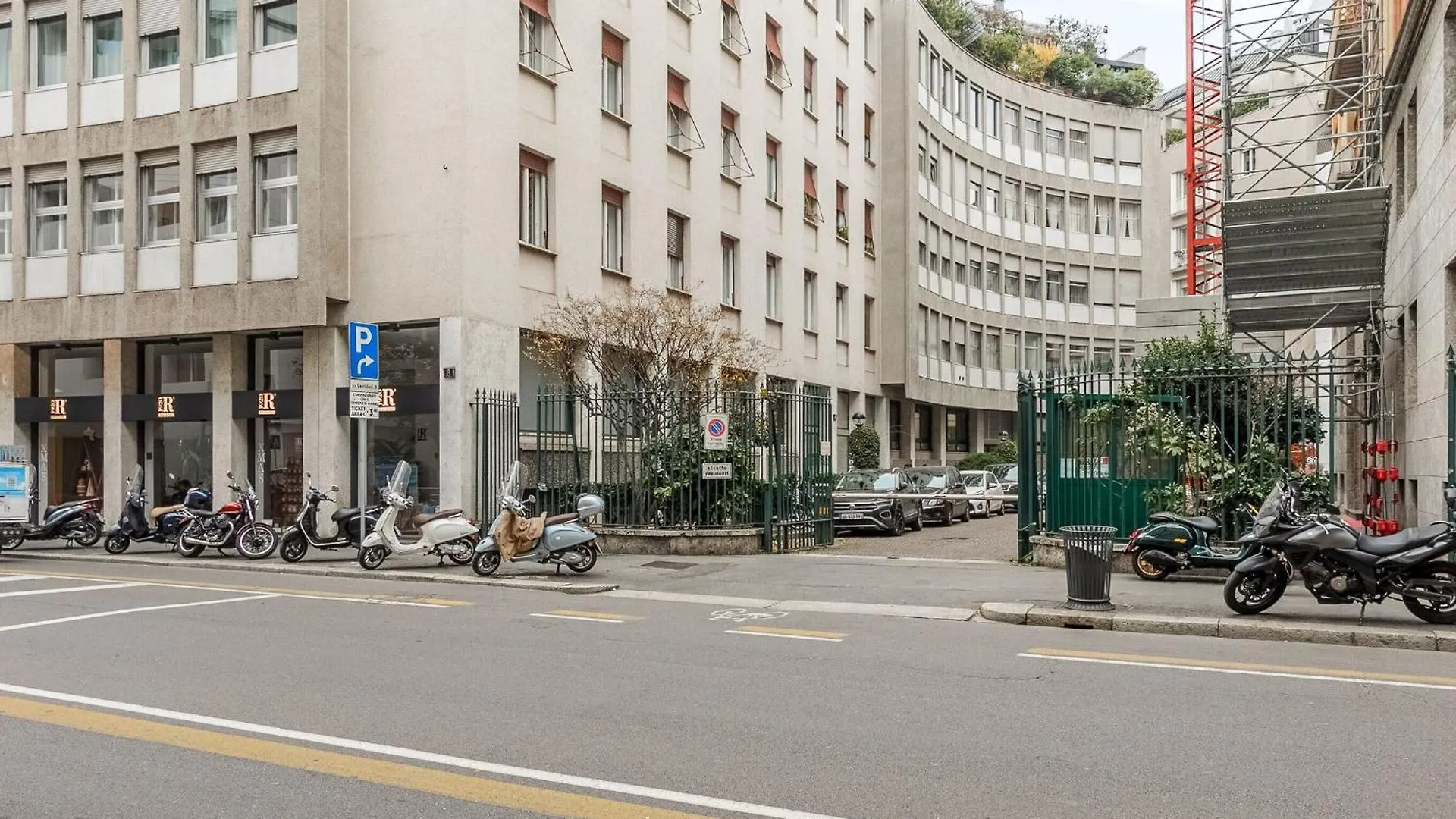 Palazzo Visconti Di Modrone, Two Beautiful City Apartments By Halldis Μιλάνο 0*,  Ιταλία