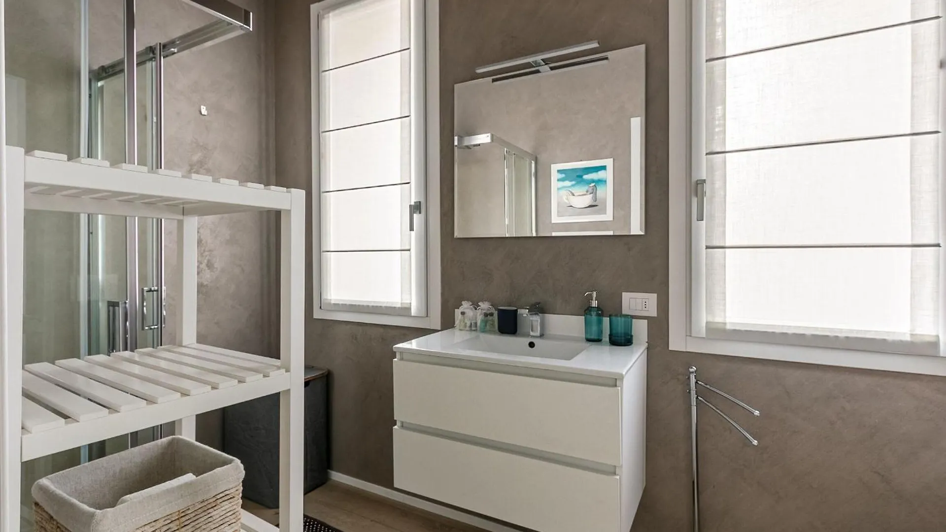 Palazzo Visconti Di Modrone, Two Beautiful City Apartments By Halldis Milan