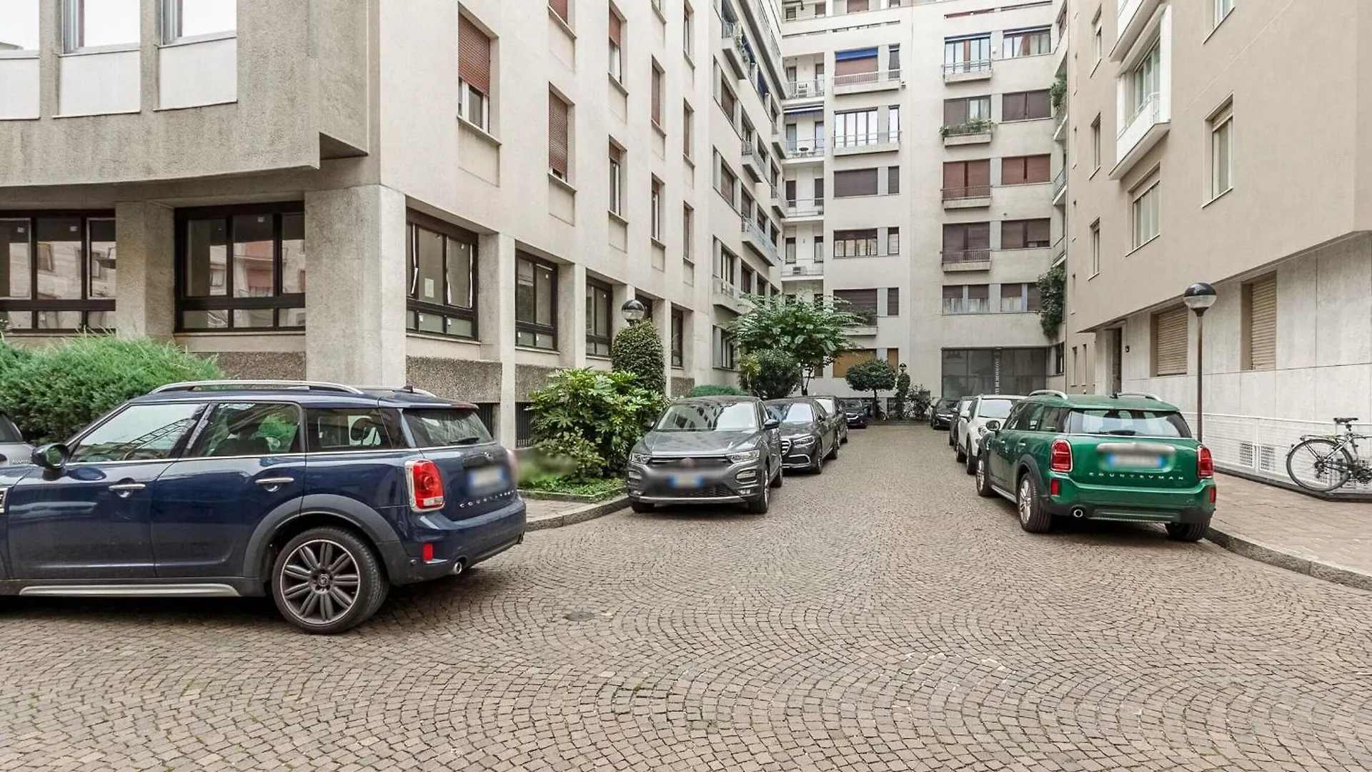 Palazzo Visconti Di Modrone, Two Beautiful City Apartments By Halldis Milan Italy