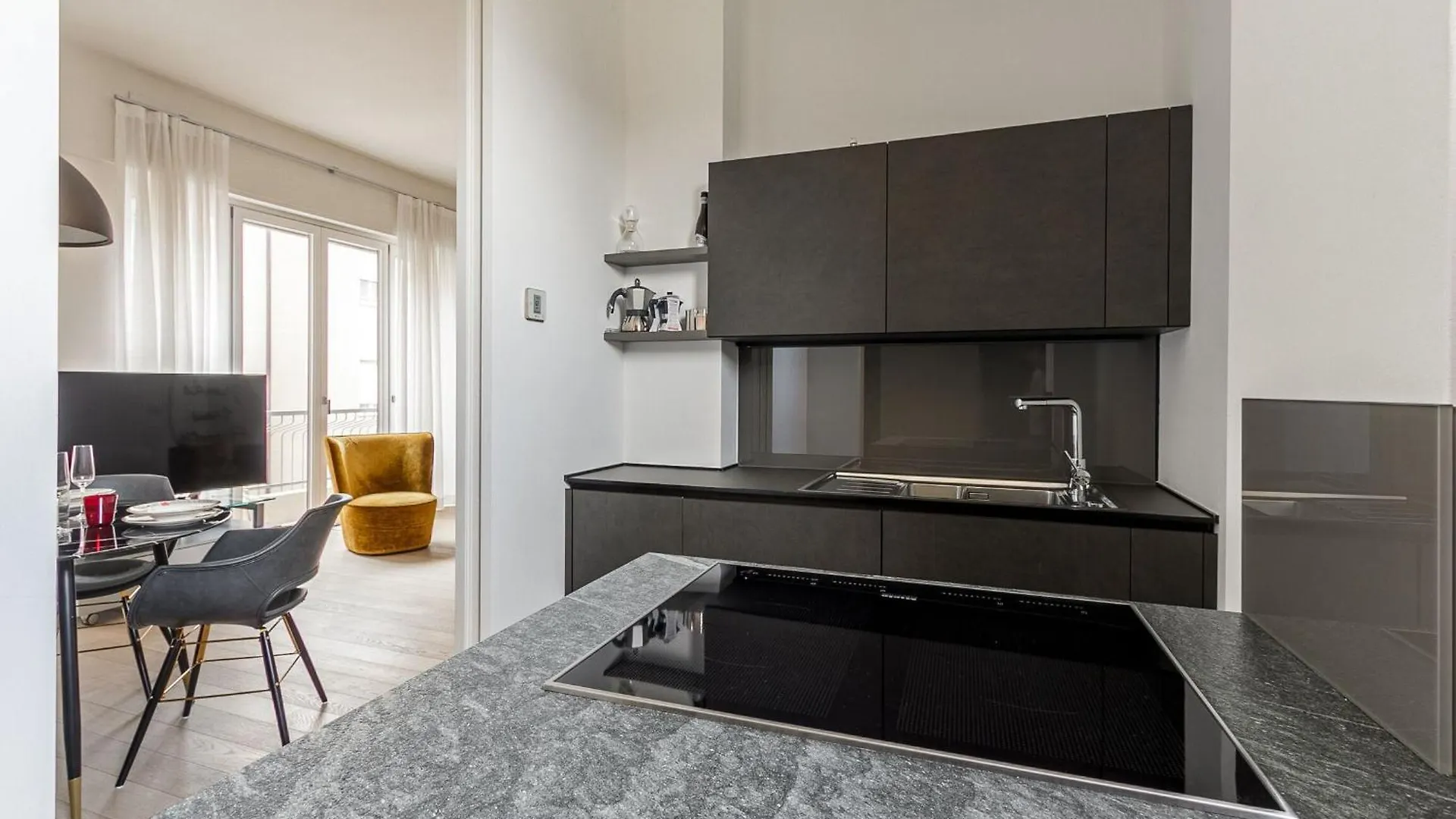 Palazzo Visconti Di Modrone, Two Beautiful City Apartments By Halldis Milan