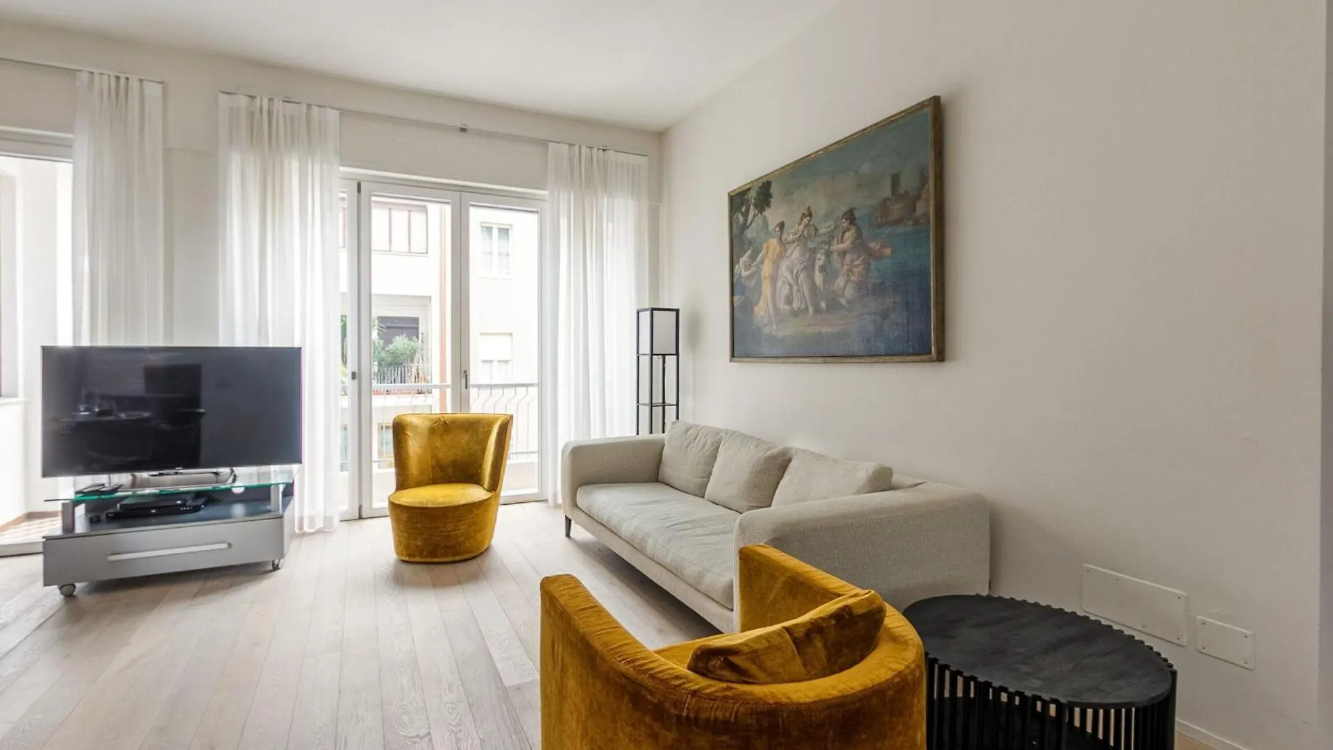 Palazzo Visconti Di Modrone, Two Beautiful City Apartments By Halldis Milan Italy