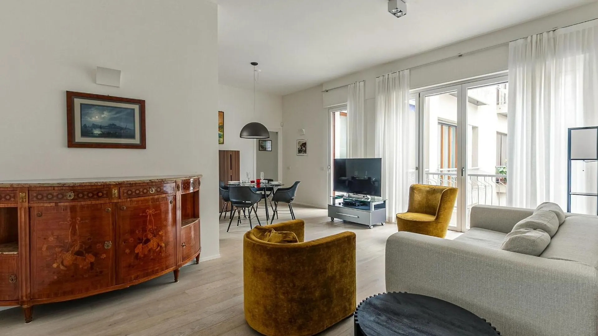 Palazzo Visconti Di Modrone, Two Beautiful City Apartments By Halldis Milan Italy
