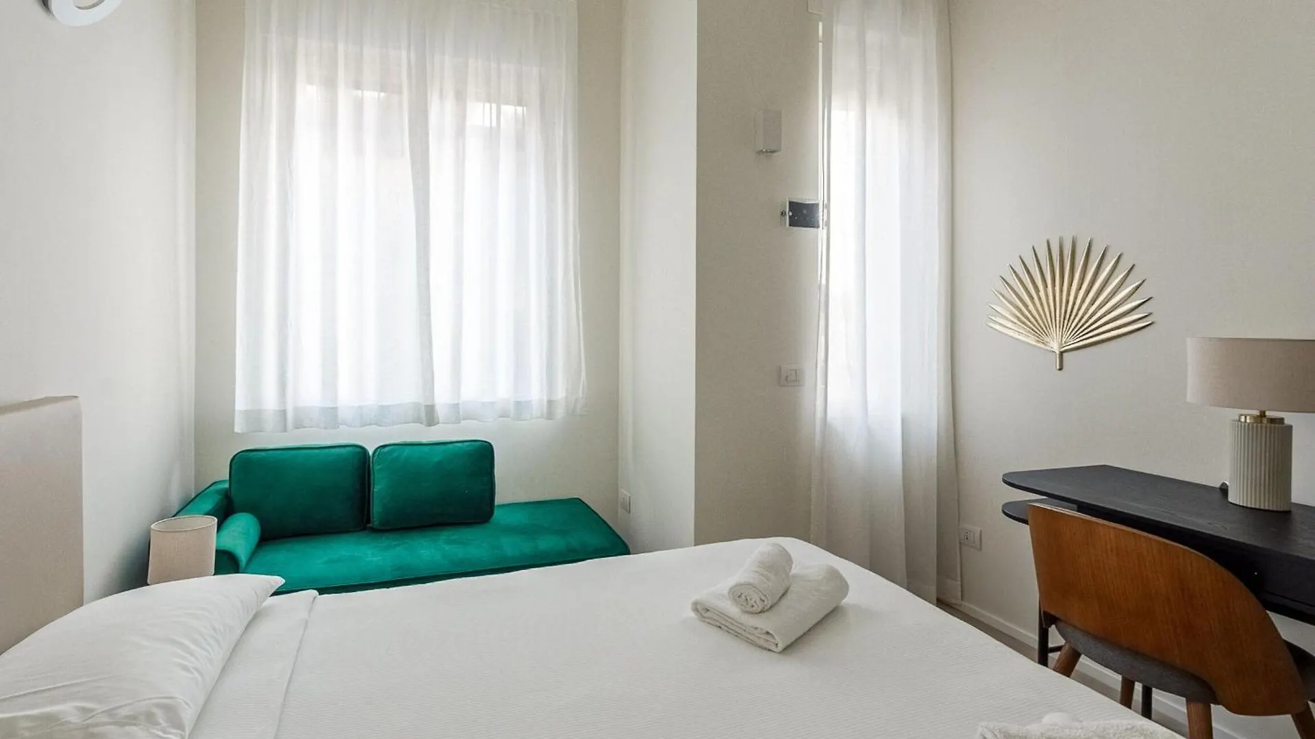 Palazzo Visconti Di Modrone, Two Beautiful City Apartments By Halldis Milan