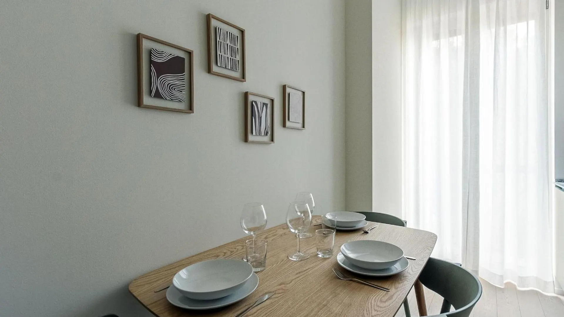 Palazzo Visconti Di Modrone, Two Beautiful City Apartments By Halldis Μιλάνο