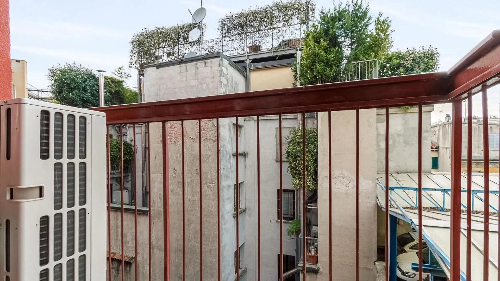 Palazzo Visconti Di Modrone, Two Beautiful City Apartments By Halldis Μιλάνο