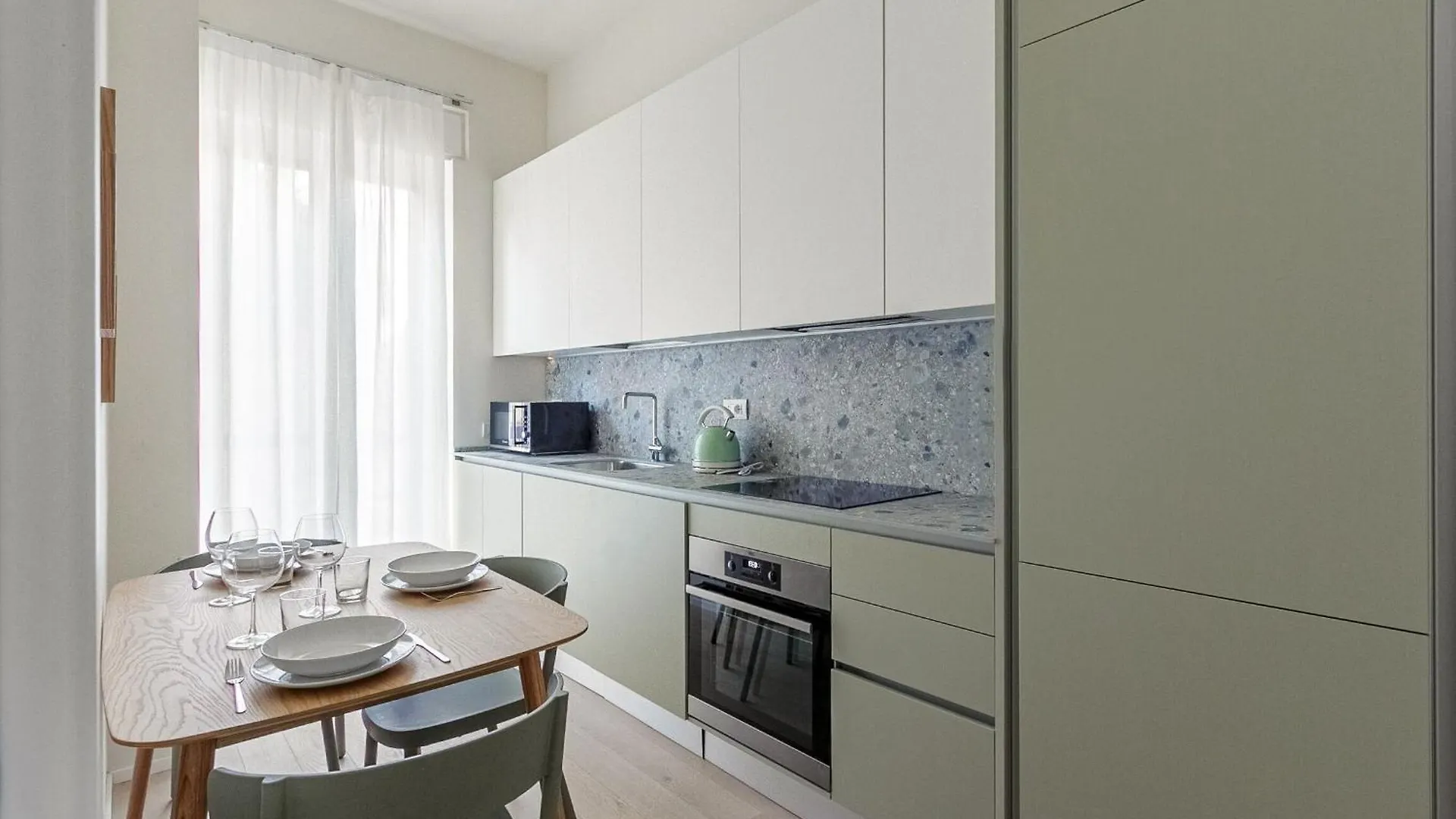 Palazzo Visconti Di Modrone, Two Beautiful City Apartments By Halldis Μιλάνο 0*,