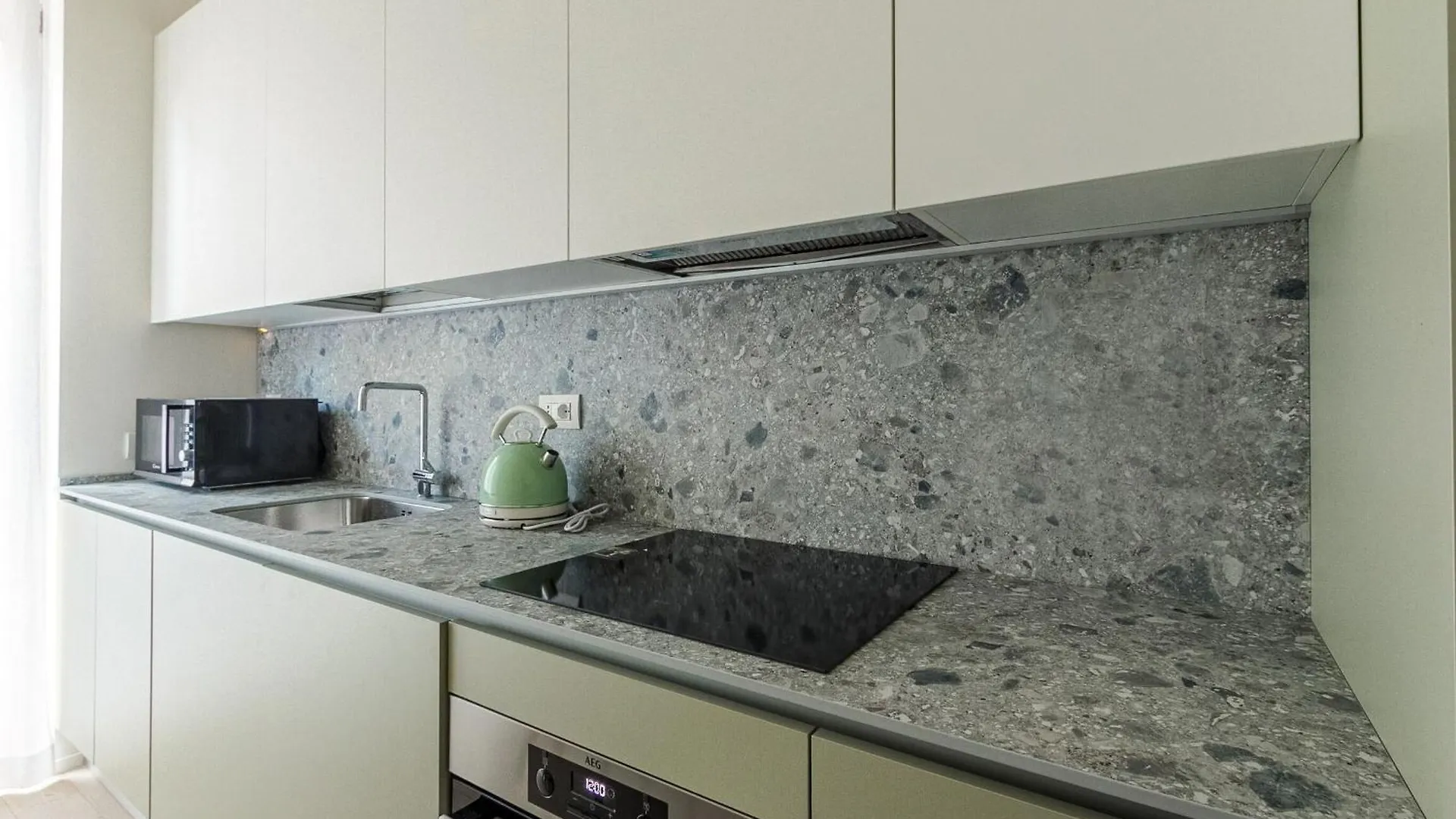 Palazzo Visconti Di Modrone, Two Beautiful City Apartments By Halldis Milánó 0*,