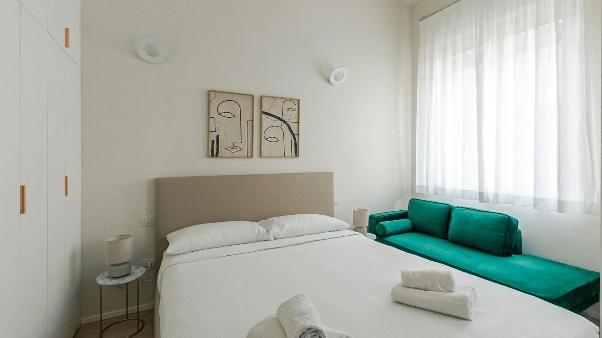 Palazzo Visconti Di Modrone, Two Beautiful City Apartments By Halldis Milánó