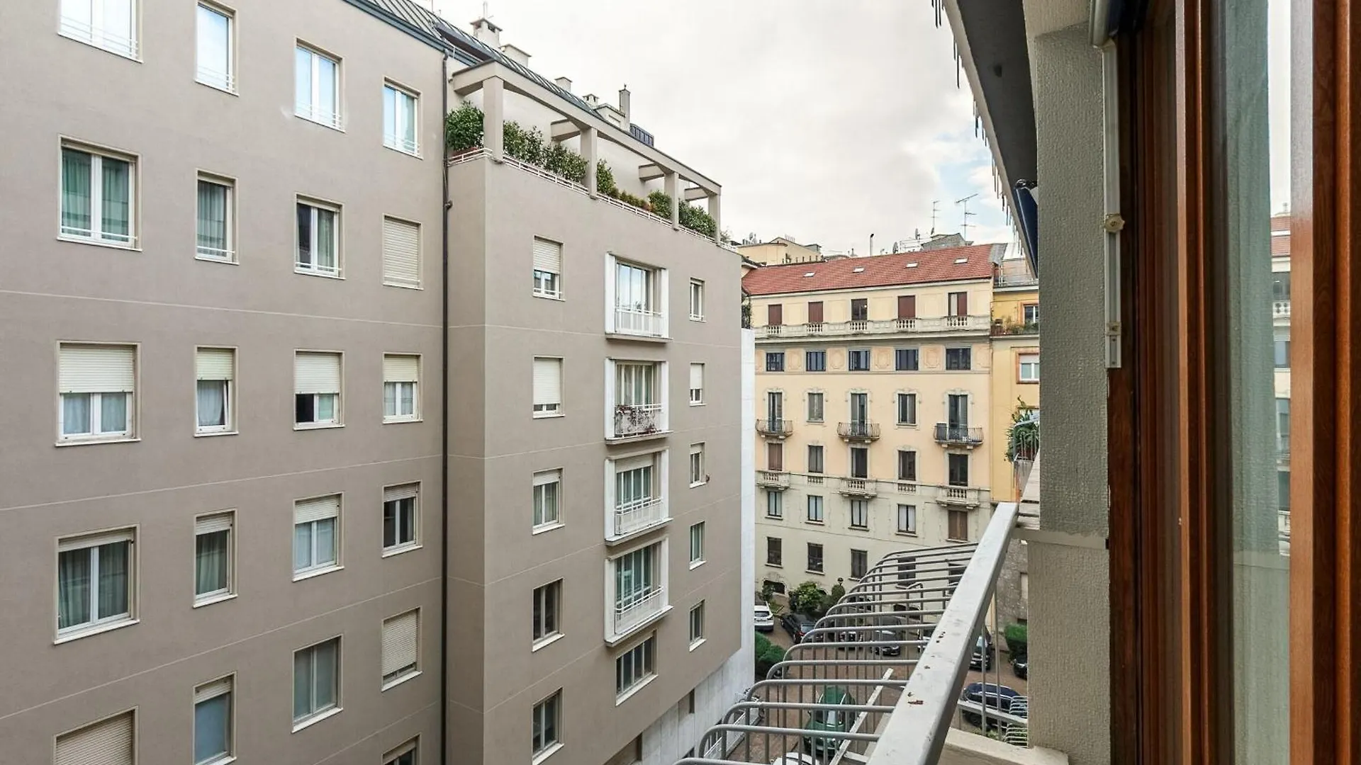 Palazzo Visconti Di Modrone, Two Beautiful City Apartments By Halldis Milan 0*,