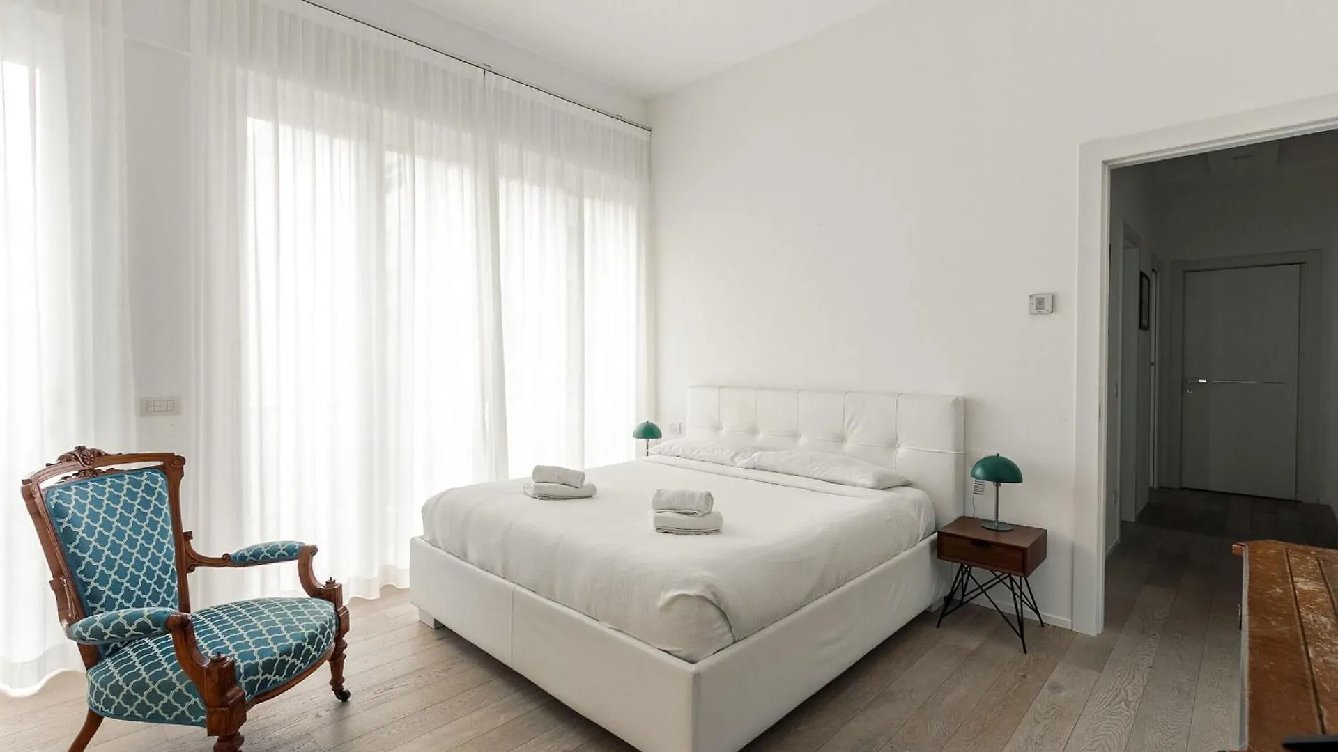 Palazzo Visconti Di Modrone, Two Beautiful City Apartments By Halldis Milan