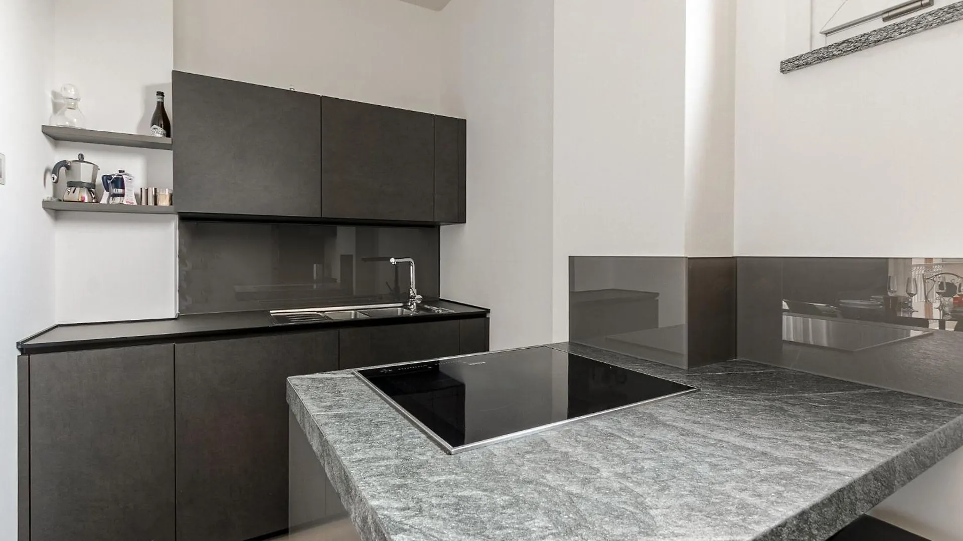 Palazzo Visconti Di Modrone, Two Beautiful City Apartments By Halldis Milan