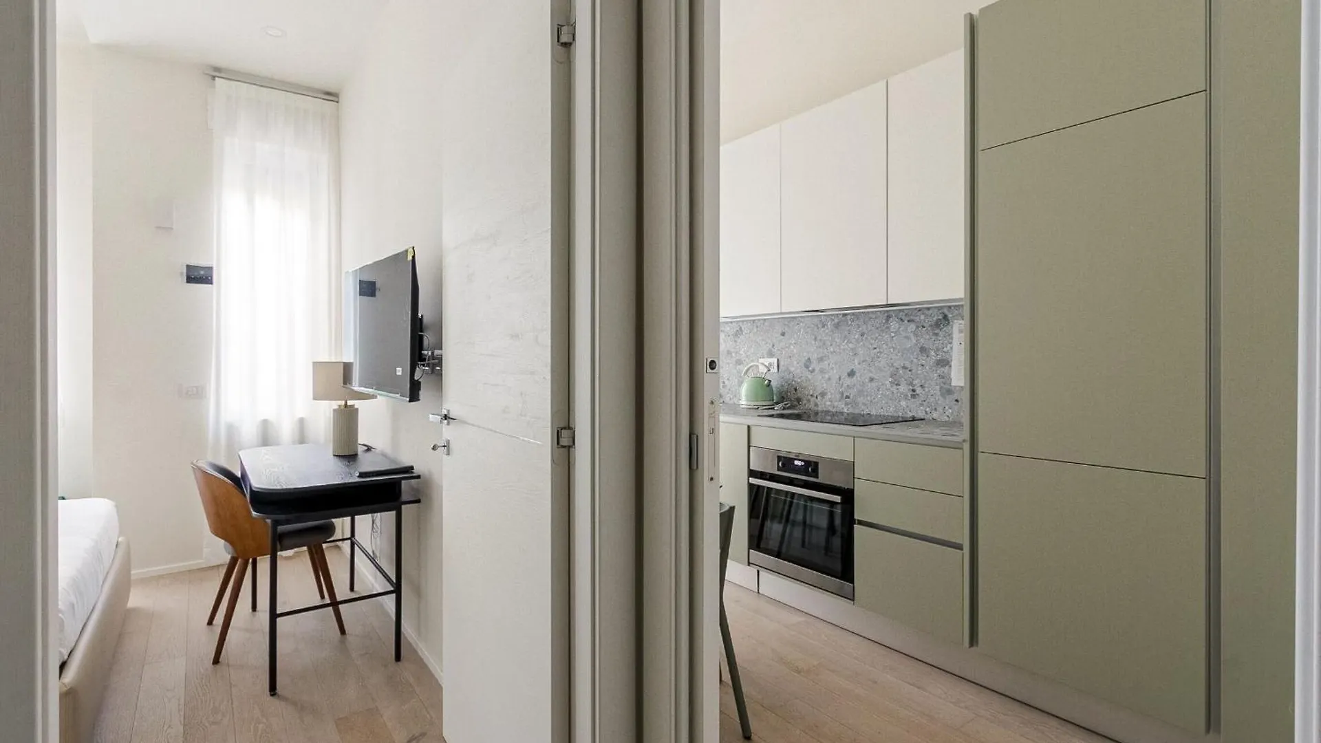 Palazzo Visconti Di Modrone, Two Beautiful City Apartments By Halldis Milan