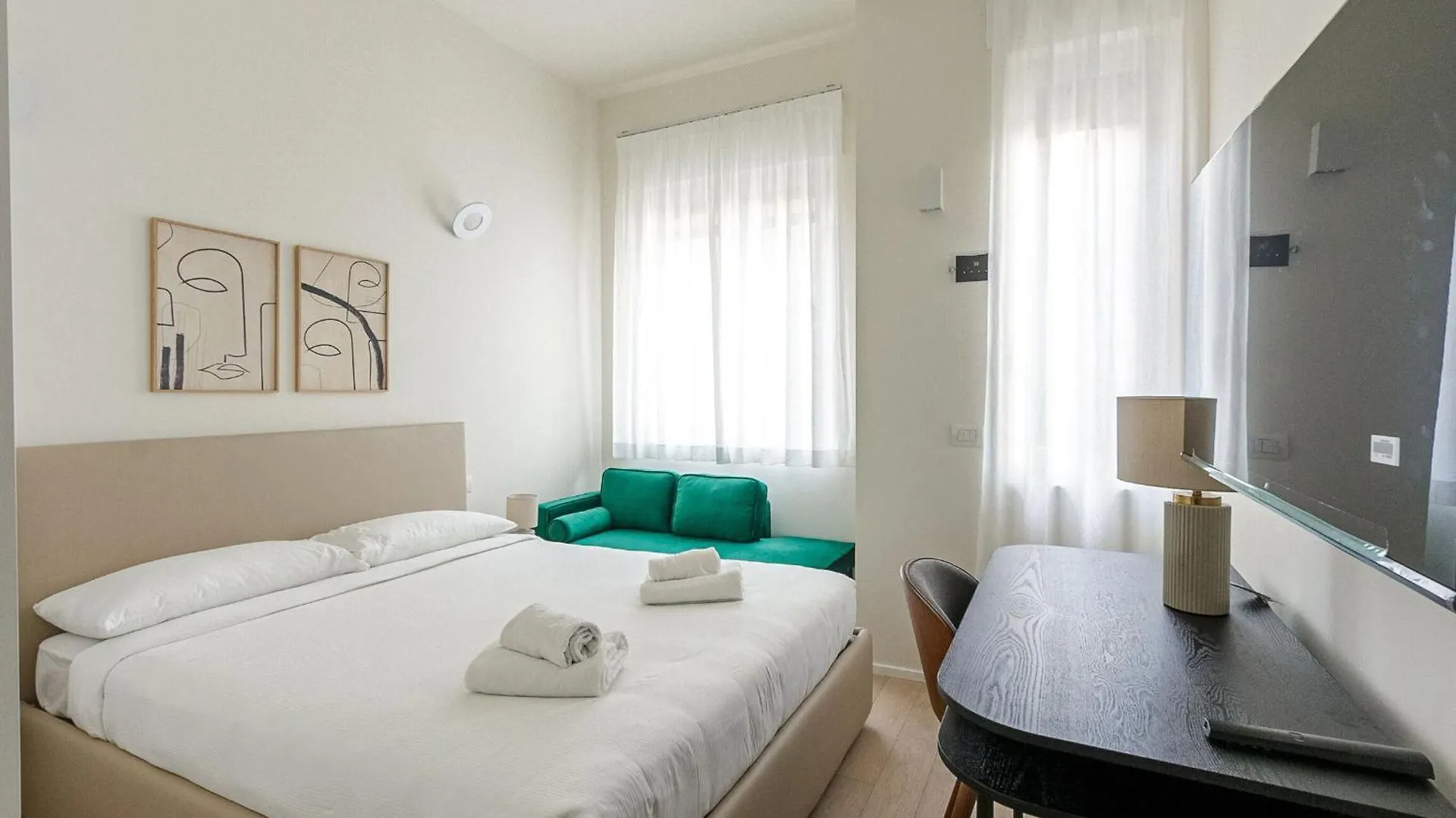 Palazzo Visconti Di Modrone, Two Beautiful City Apartments By Halldis Milan 0*,